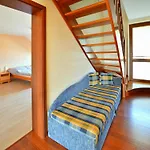 Large Home, Private Garden Feriehus