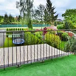 Large Home, Private Garden Feriehus