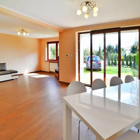 Large Home, Private Garden * Kołobrzeg