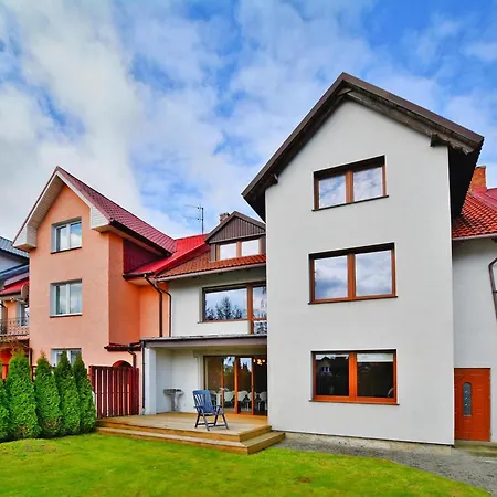 Large Home, Private Garden Kolobrzeg