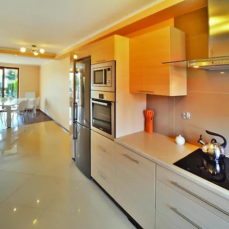 Large Home, Private Garden Tatil Evi