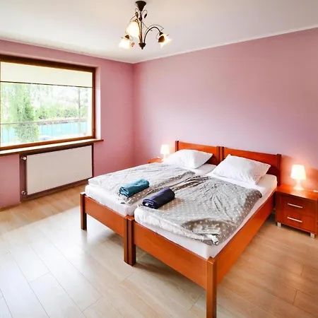 Large Home, Private Garden Kolobrzeg