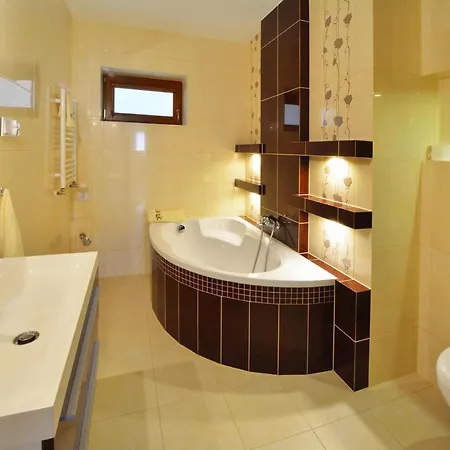 Large Home, Private Garden * Kolobrzeg