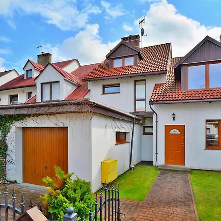 Large Home, Private Garden Tatil Evi *