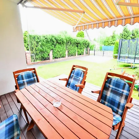 Large Home, Private Garden *