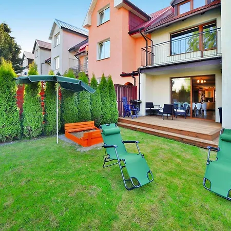 Large Home, Private Garden Kolobrzeg
