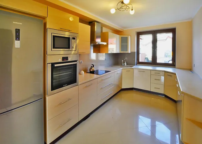 Сasa de vacaciones Large Home, Private Garden