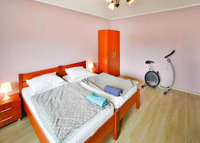 Сasa de vacaciones Large Home, Private Garden