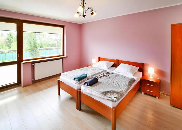 Large Home, Private Garden Kołobrzeg