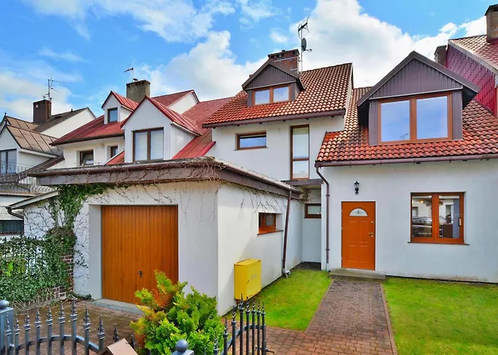 Large Home, Private Garden Сasa de vacaciones *