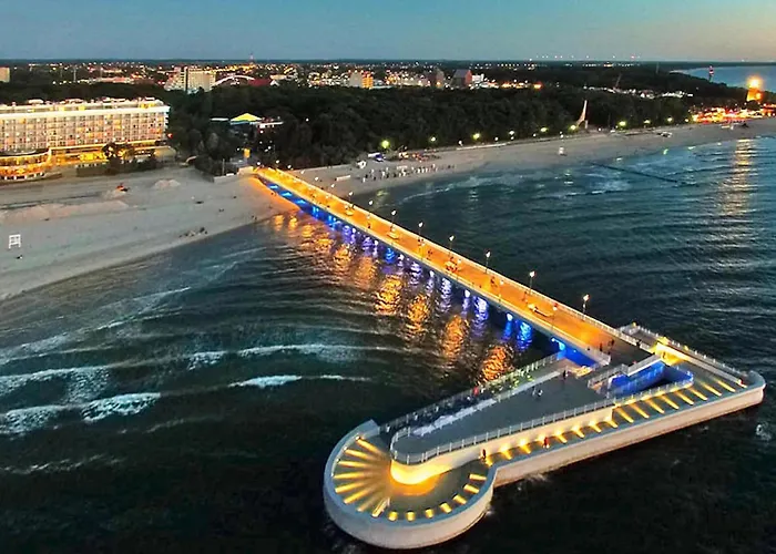 Large Home, Private Garden Сasa de vacaciones